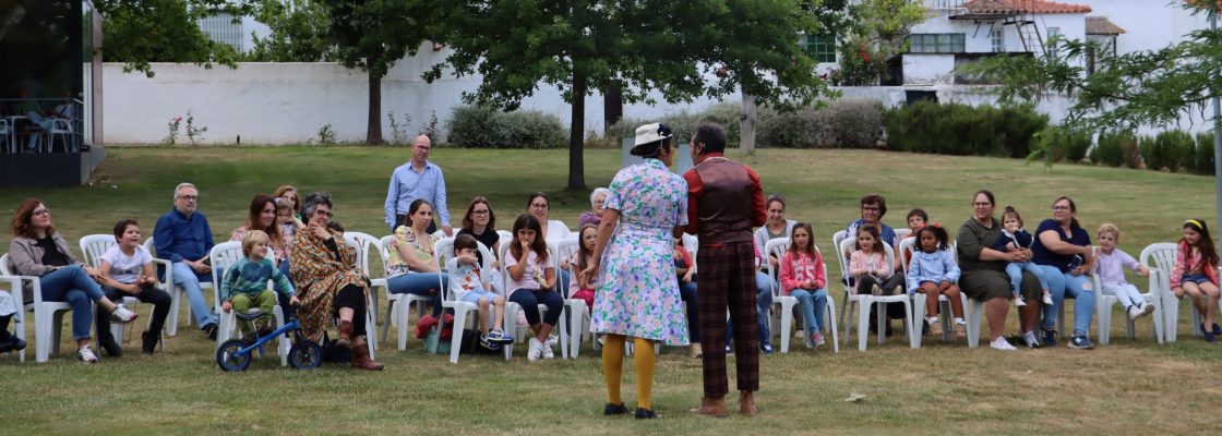 (Português) Espetáculo “Embarca” animou pais e filhos numa tarde de teatro em Sousel