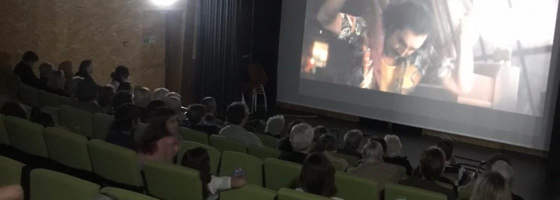 Biblioteca Municipal junta gerações em sessão especial de cinema